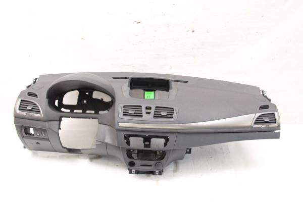 Armaturenbrett 681002517R Renault MEGANE 3 BZO
