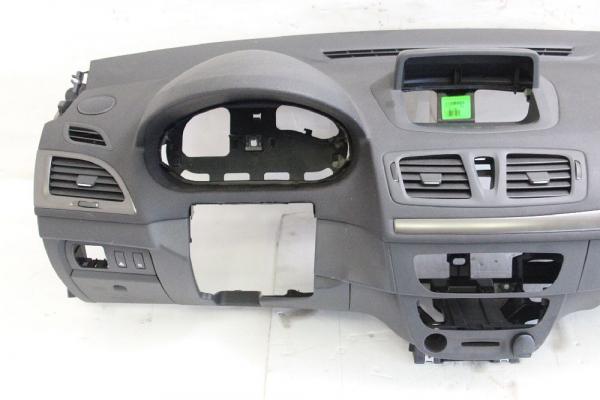 Armaturenbrett 681002517R Renault MEGANE 3 BZO