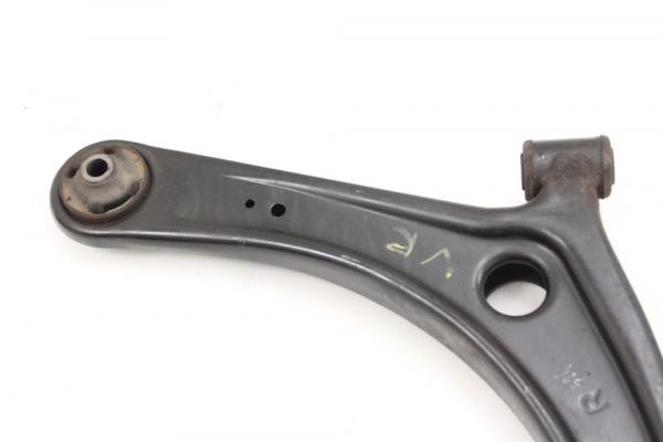 Querlenker vorn rechts 4013A010 Mitsubishi LANCER 8 CX