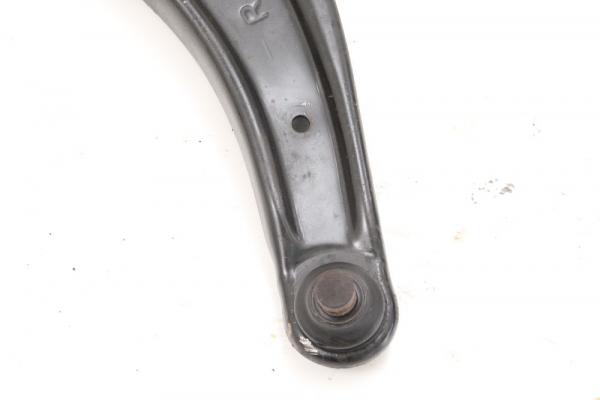 Querlenker vorn rechts 4013A010 Mitsubishi LANCER 8 CX