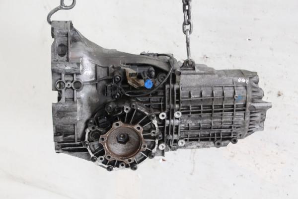 Getriebe 5 Gang 012300057AX Audi A4 Avant 8D B5