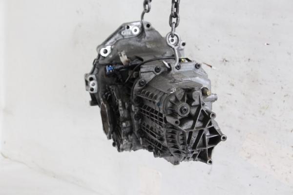 Getriebe 5 Gang 012300057AX Audi A4 Avant 8D B5