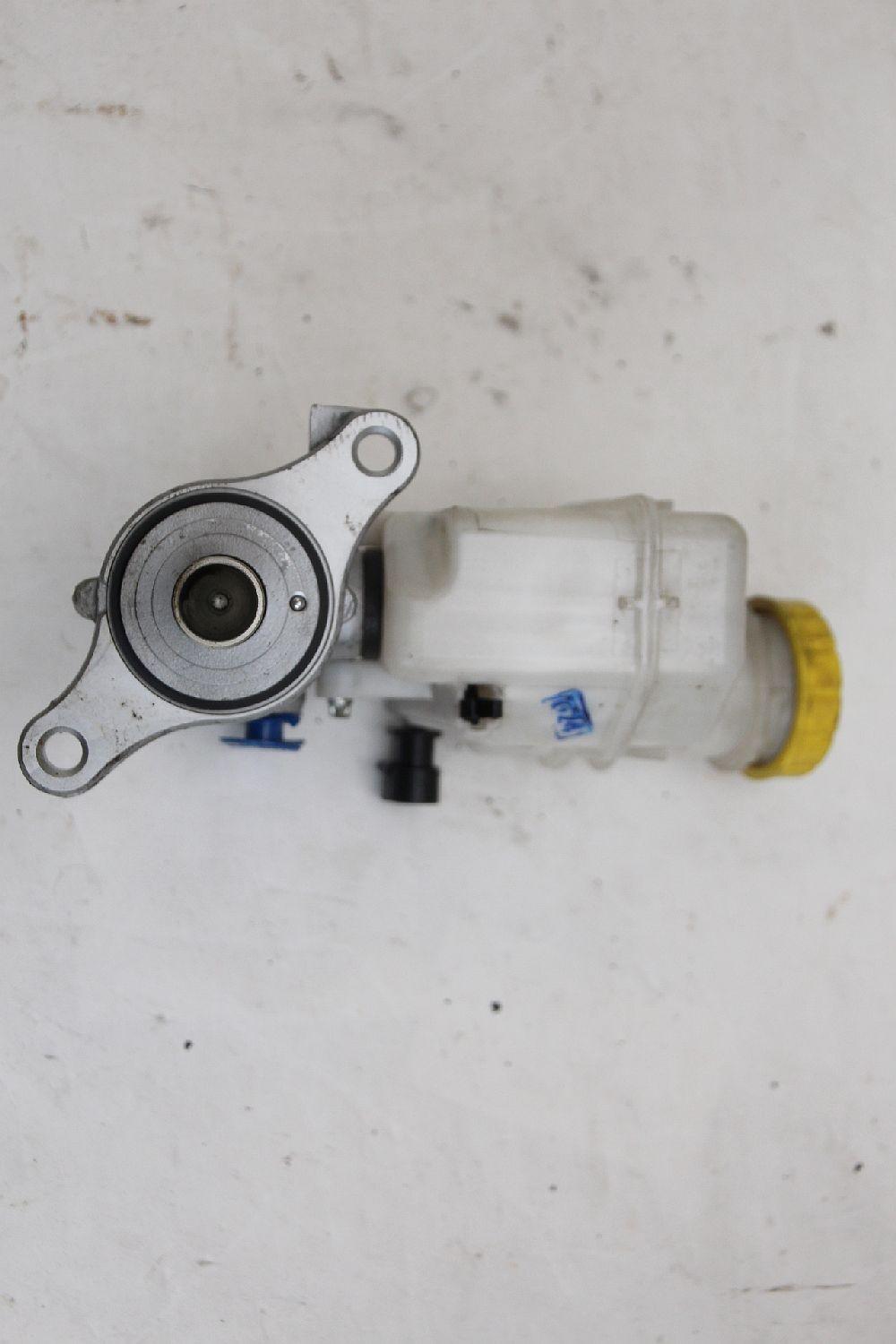 Hauptbremszylinder 1560813 Ford KA 2 RU8