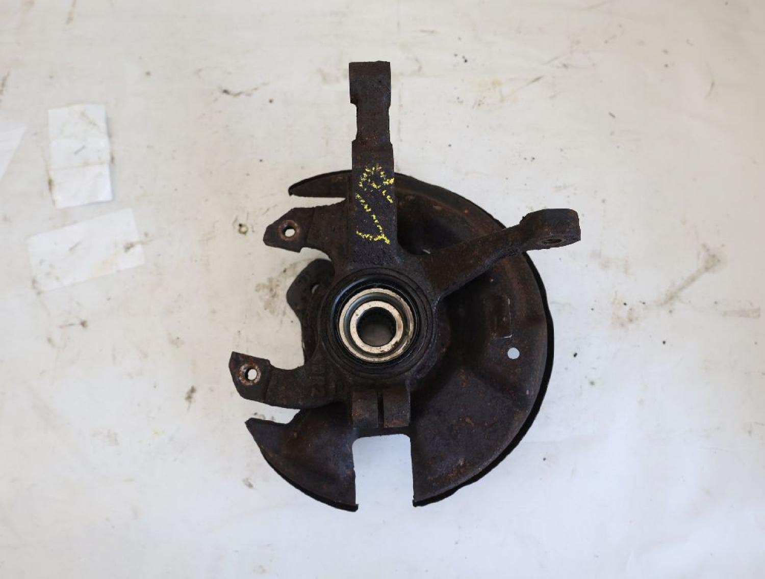 Achsschenkel vorn rechts D00133020B Mazda 121 1 DA
