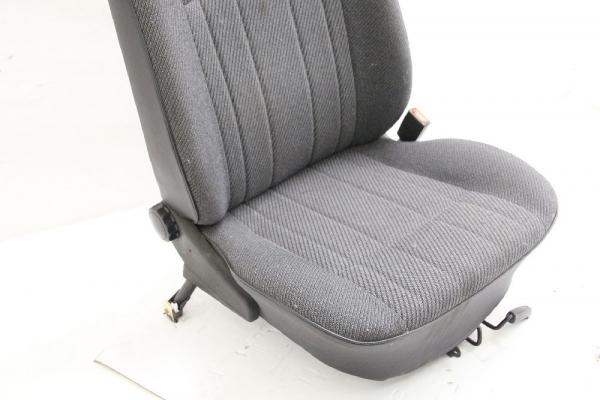 Sitz vorn rechts 357881106E VW PASSAT 35I