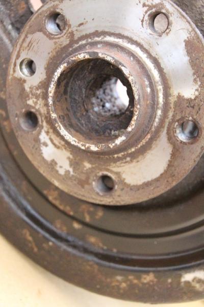 Achsschenkel hinten rechts 7E0501072 VW T5 BUS