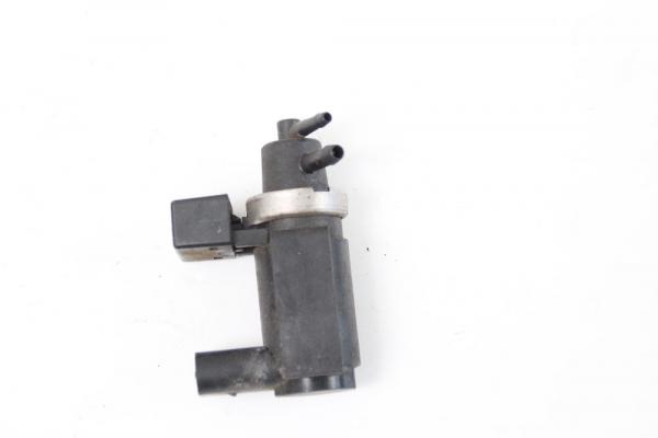Unterdruckventil 8E0906628 VW PASSAT Variant 3BG