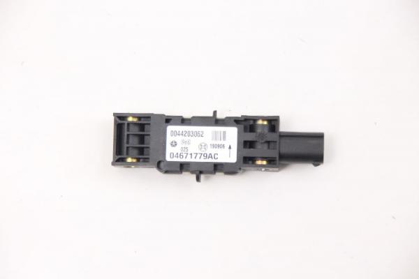 Airbag Sensor hinten links 04671779AC Jeep COMMANDER