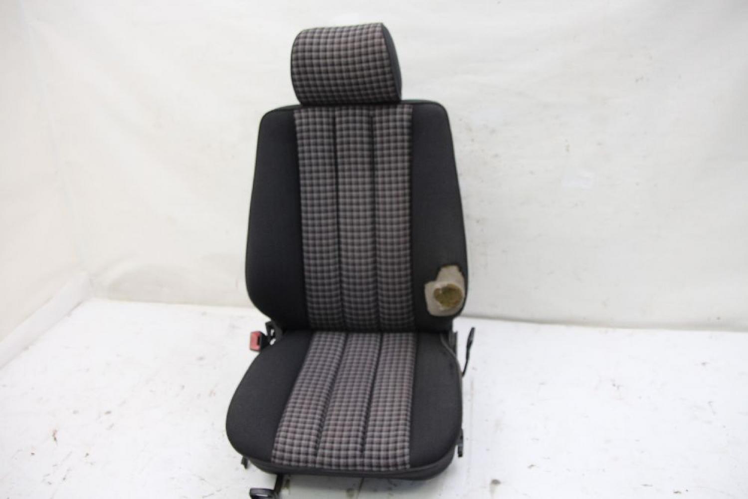 Sitz vorn links 2019108530 Mercedes 190 W201