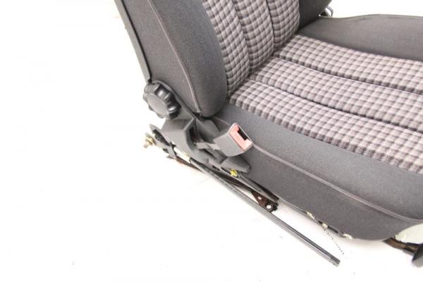 Sitz vorn links 2019108530 Mercedes 190 W201