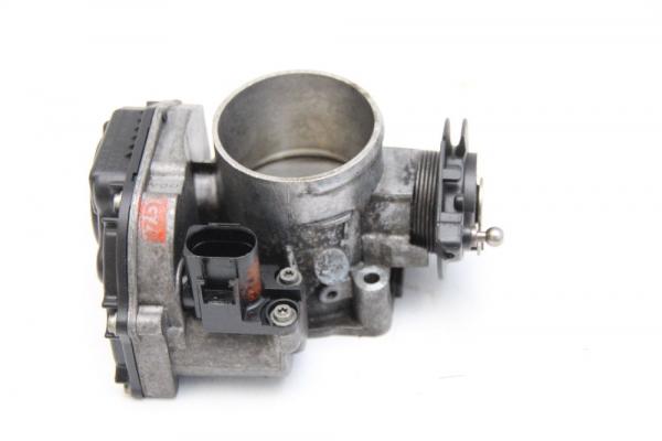 Drosselklappenstutzen 058133063Q VW PASSAT 3B
