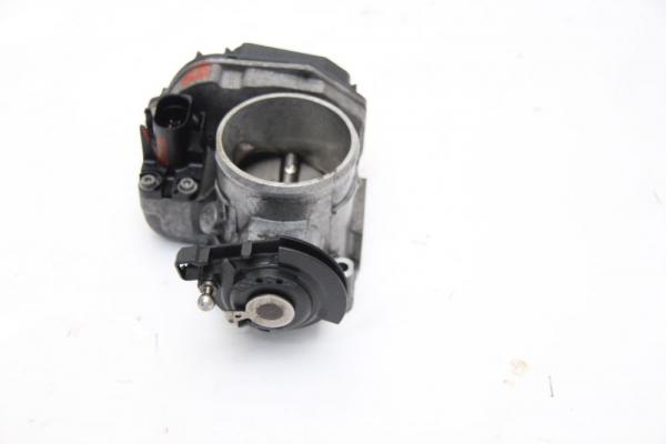 Drosselklappenstutzen 058133063Q VW PASSAT 3B