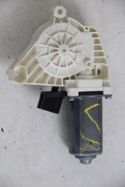 Fensterheber-Motor vorn rechts 1698281842 Mercedes B-KLASSE W245