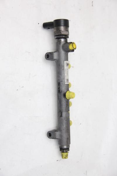 Diesel Verteilerrohr 057130090T Audi A8 4H D4