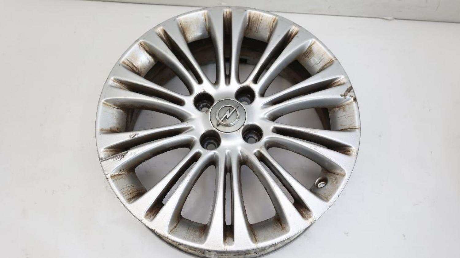 Felge Alu/Leichtmetall vorn links 13298019 Opel CORSA D