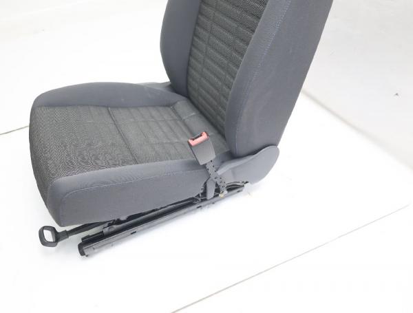 Sitz vorn rechts 1K4881106PA VW GOLF 5