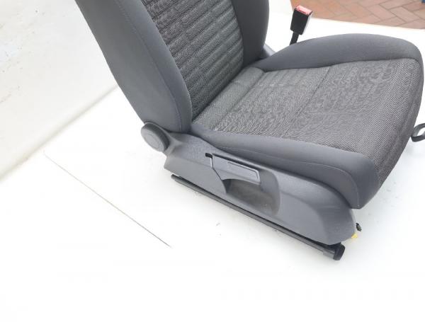 Sitz vorn rechts 1K4881106PA VW GOLF 5