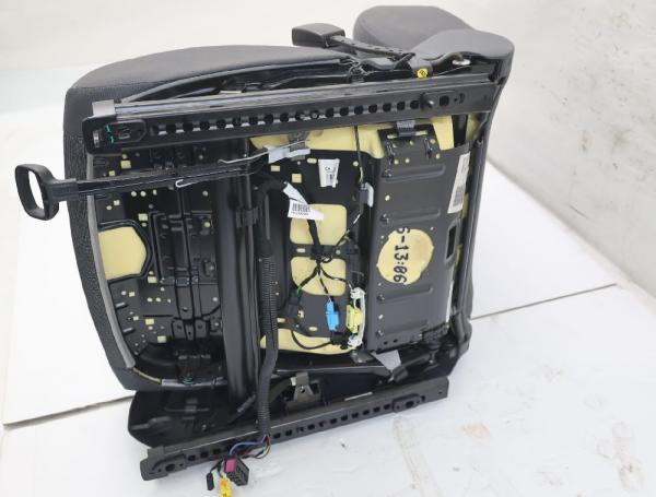 Sitz vorn rechts 1K4881106PA VW GOLF 5