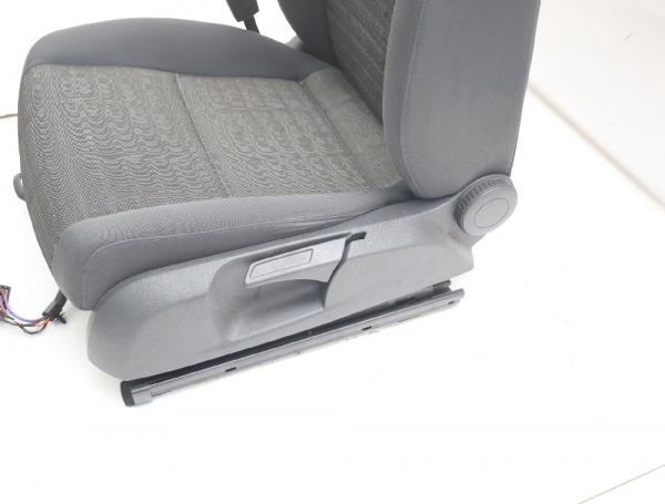 Sitz vorn links 1K4881105PA VW GOLF 5