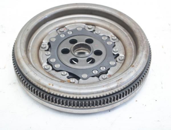 Schwungrad mit Zahnkranz 06F105266N VW GOLF 5