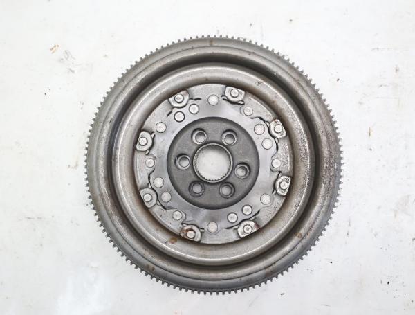 Schwungrad mit Zahnkranz 06F105266N VW GOLF 5