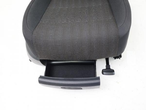 Sitz vorn rechts 5N0881406BP VW TIGUAN 1