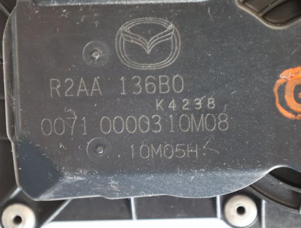 Drosselklappenstutzen R2AA136B0 Mazda 3 BL