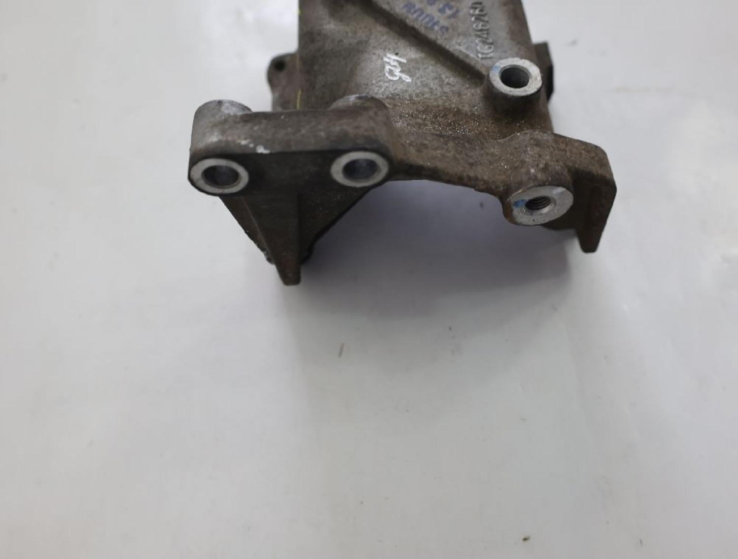 Aggregatehalter 246260522 Toyota HILUX 7 KUN