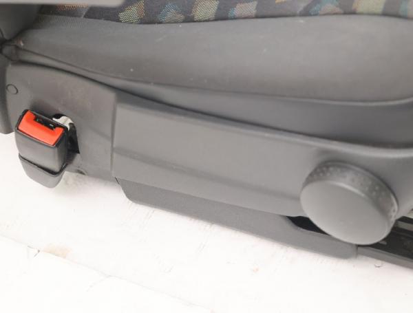 Sitz vorn links 0009102922 Mercedes VITO 2 W639