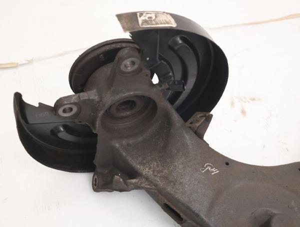 Achsschenkel hinten links 7H0501413D VW T5 BUS