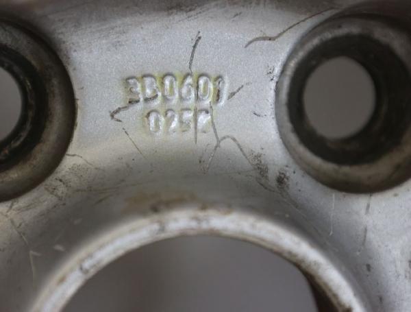 Felge Alu/Leichtmetall vorn rechts VW PASSAT (3B) (8.96-11.00) 1.6