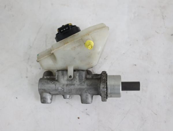 Hauptbremszylinder YS612K478AA Ford PUMA ECT