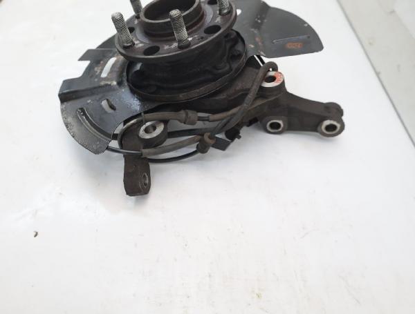 Achsschenkel vorn links Hyundai SANTA FE III (DMA) (9.12-8.18) 2.2 CRDi 4WD