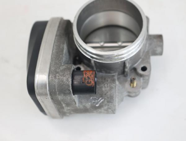Drosselklappenstutzen BMW 5er Touring (E61) (4.04-3.07) 525i