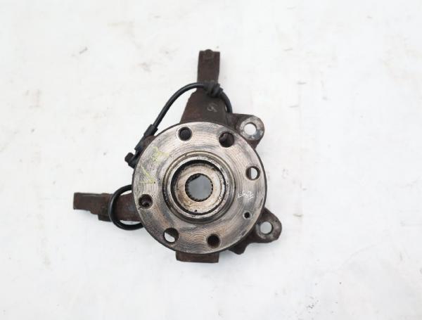 Achsschenkel vorn rechts 13154320 Opel COMBO C
