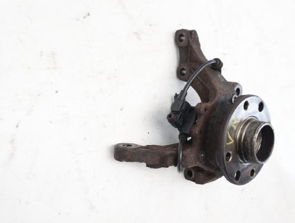 Achsschenkel vorn rechts 13154320 Opel COMBO C
