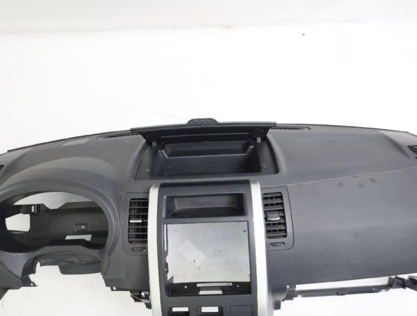 Armaturenbrett 68200JG41C Nissan X-TRAIL 2