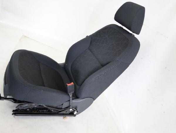 Sitz vorn rechts 8R0881106C Skoda YETI