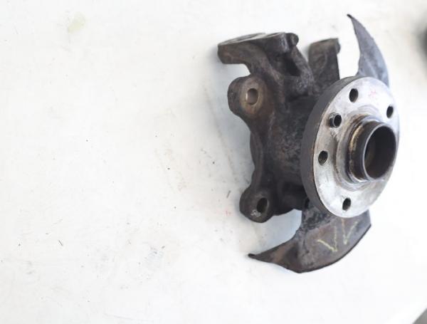 Achsschenkel vorn links 7D0407257A VW T4 Bus