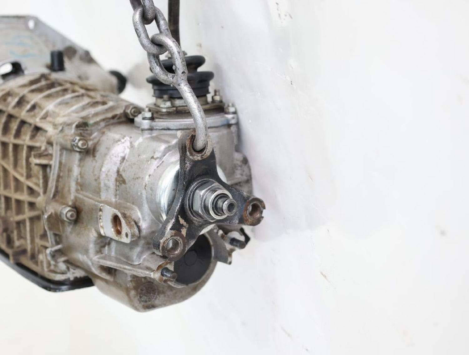 Getriebe 4 Gang 21011701015 Lada NIVA 2121