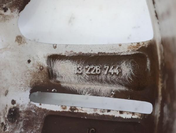 Felge Alu/Leichtmetall vorn rechts 13226744 Opel MERIVA A