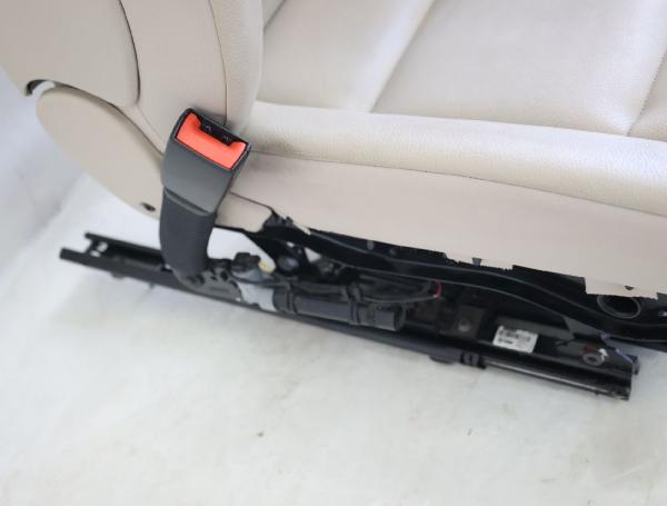 Sitz vorn links 52107260499 BMW 5er Touring F11