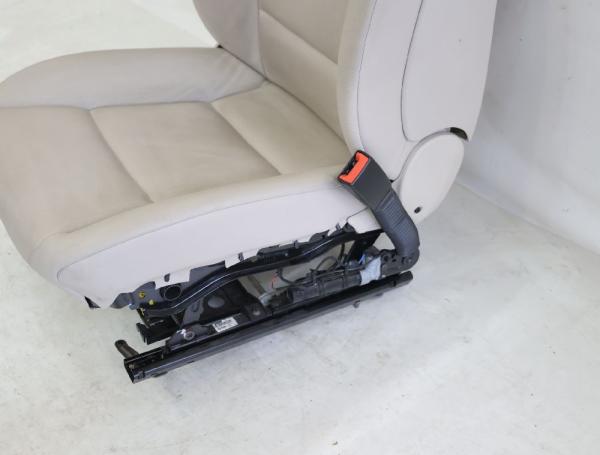 Sitz vorn rechts 52107260499 BMW 5er Touring F11