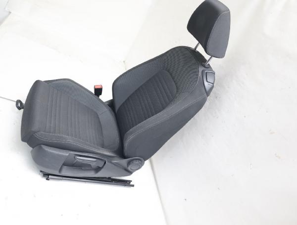 Sitz vorn links 1K8881105G VW SCIROCCO 3