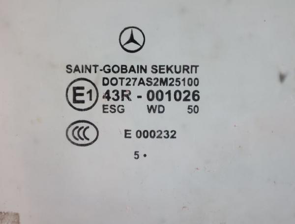 Scheibe Tür vorn rechts 2097250210 Mercedes CLK A209