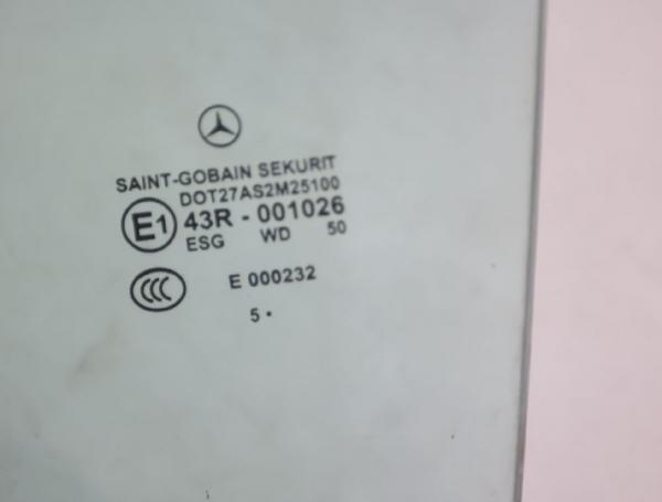 Scheibe Tür vorn links 2097250110 Mercedes CLK A209