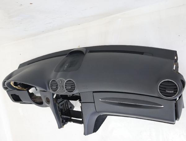 Armaturenbrett 2096801087 Mercedes CLK A209