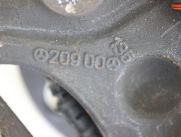 Achsschenkel vorn links 2093320001 Mercedes CLK A209