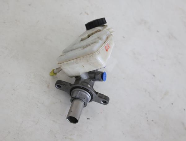Hauptbremszylinder DV612140J Ford FOCUS 3 Turnier