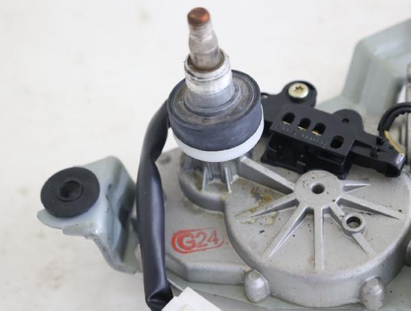 Scheibenwischermotor hinten 987002C050 Hyundai COUPE GK